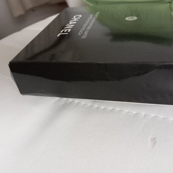 CHANEL MAKEUP TAKEAWAYS POUCH MAKEUP BAG Limited Edition NIB - Picture 11 of 11